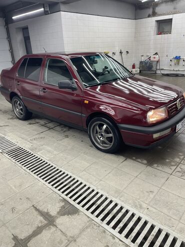 Volkswagen: Volkswagen Vento: 1992 г., 1.8 л, Механика, Бензин, Седан