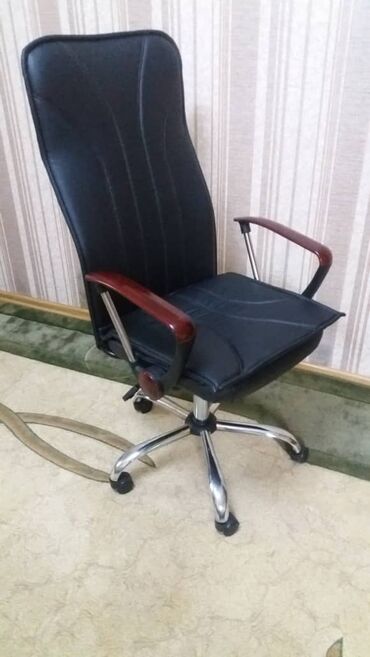 продаю мебел: Продаю офисное кресло
