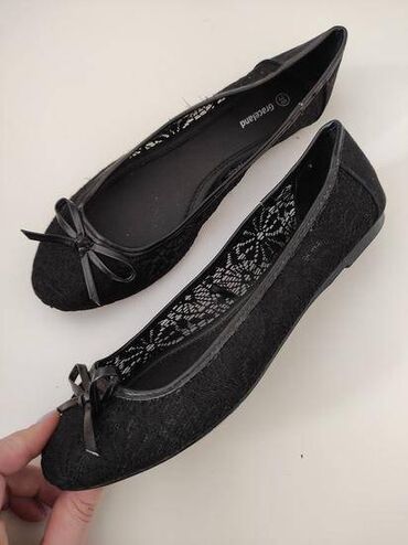 crna cipkasta haljina i cipele: Baletanke, Graceland, 38