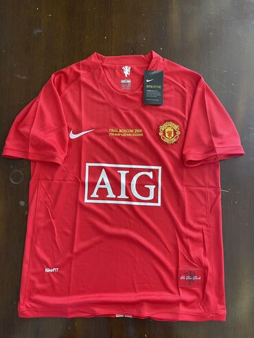 спортивные обуви: Футбольная форма:
“Adidas Manchester united”