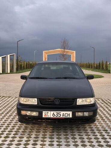 passat v3: Продаю Volkswagen Passat B4 1995года 1,8 моно Механика Машина в