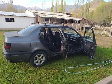Volkswagen: Volkswagen Vento: 1994 г., 1.8 л, Механика, Бензин, Седан — 7