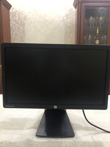 Monitorlar: Hp monitor 20lik 90hz. Ideal veziyyetde hecbir problemi yoxdur. Yuxari