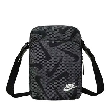 рюкзак и сумка для мама: Барсетка Nike Цвет: темно синий Состояние: 10/10 Ширина: 16 см