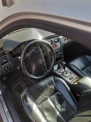 Mercedes-Benz: Mercedes-Benz E-Class: 2 l | 2000 il Sedan — 9