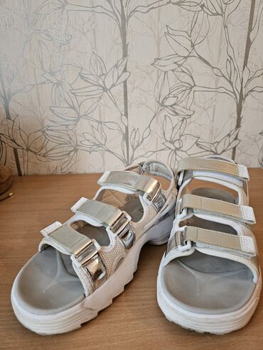 Босоножки, сандалии, шлепанцы: Босоножки, 37.5, Б/у, Самовывоз — 9