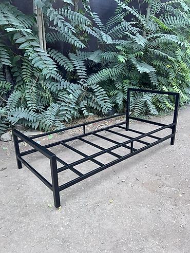 office table: Металлическая мебель из профильной трубы — минимализм и прочность — 1