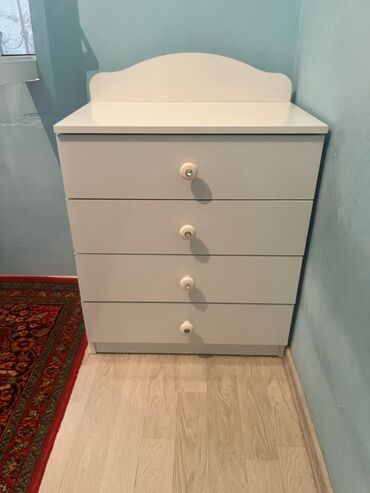 Dolab satılır ideal yeni vəziyətdədir 90 m endirim olacaq real aliciya