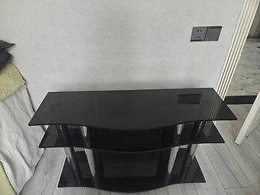 divar refleri: Şüşə və metal TV/AV stendi - Rəng: qara (tünd tonlu şüşə rəflər) — 3
