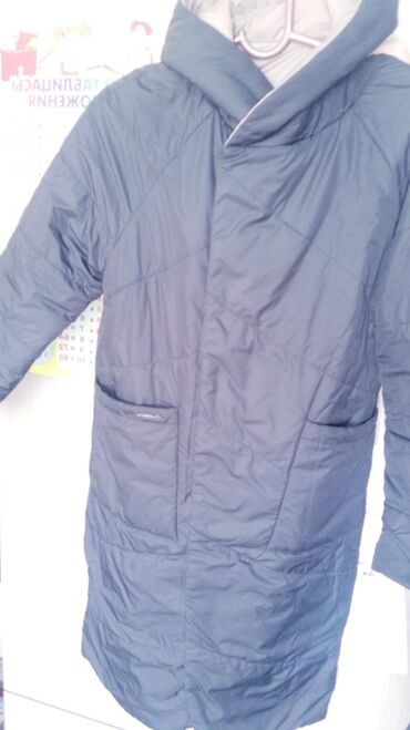 двусторонняя куртка: Продаю деми.куртку в отличном состоянии.Двусторонняя,размер 48-50