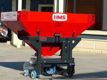 işlənmiş traktor: Gübrə Səpən avdnlıq 600 kg 1000Kg mövcuddur Hidrovlikdi və xromlu