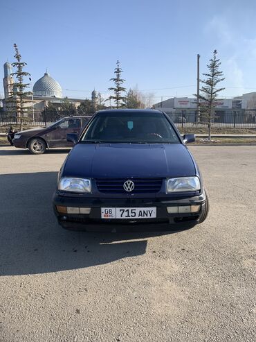 Volkswagen: Volkswagen Vento: 1993 г., 1.8 л, Механика, Бензин, Седан