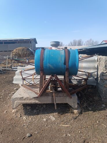 Другие тракторы: Трактор колесный, красный, кабина закрытого типа. Характеристики и — 5