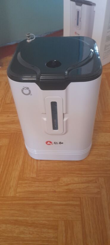 кислородный концентратор на 10 литров: Продаю совершенно новый кислородный концентратор с увлажнителем