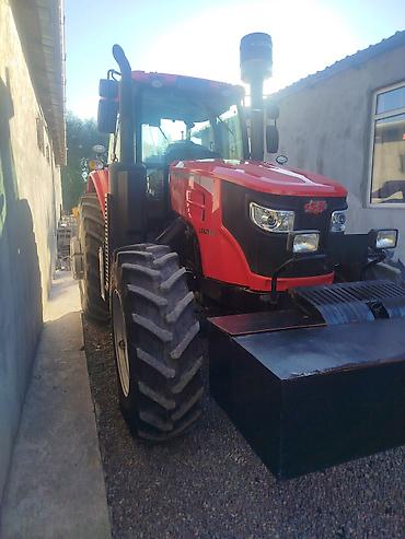 r15 100: Трактор сельскохозяйственный (красный, колесный, 4х4) Описание: - — 3