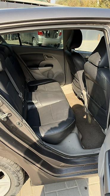 byd da tang: Honda Insight: 2010 г., 1.3 л, Вариатор, Гибрид, Хэтчбэк — 4