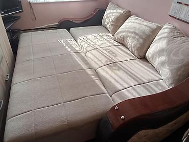 Sofe i kaučevi: Trosed/sofa sa elegantnim talasastim naslonima i bočnim naslonima od — 7