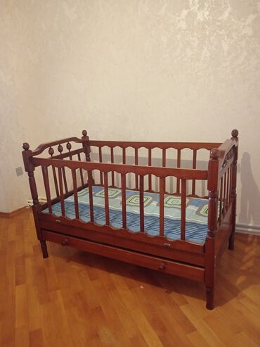 Mebel: Oğlan və qız üçün, İşlənmiş, Dördbucaq, Beşik, Dəstsiz, Matras ilə, Yellənmə mexanizmsiz