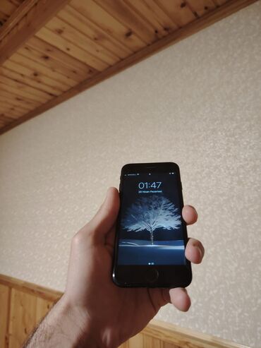 Apple iPhone: IPhone 7, 32 ГБ, Jet Black, Отпечаток пальца