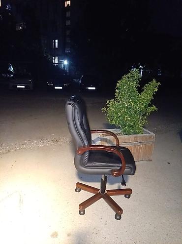 Ofis mebeli: Ofis kresloları satılır. Her biri tam ideal veziyyetdedir. Qiymet — 3
