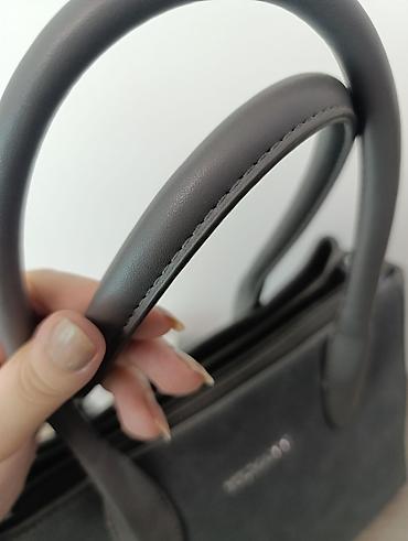 acne studio: Классическая сумка, Китай, Материал: Замша, Регулируемый ремень, Застежка на молнии, Женские, Б/у — 4