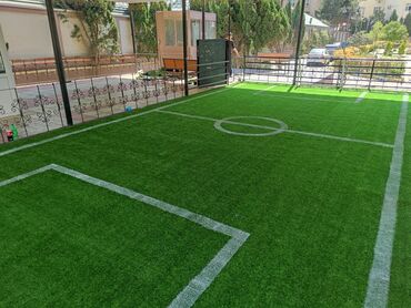 Hovuzlar: Süni ot örtüyü, futbol meydançası tərzində ağ xətlərlə işarələnmiş