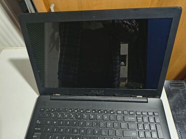 ASUS: Intel Pentium, 4 GB OZU, 15.6 " — 5