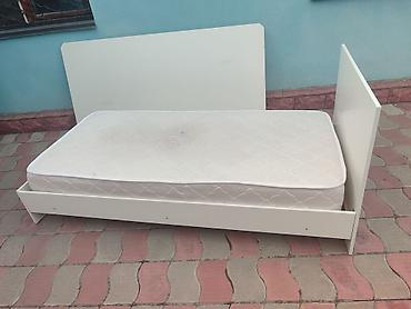 bunk bed: Односпальная кровать с матрасом - Размер спального места примерно — 3