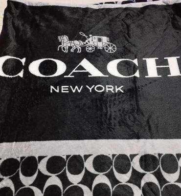 черные шторы: Новые пледы Dior,Coach, Versace Размер,1,3 на 2 Продаю по своей