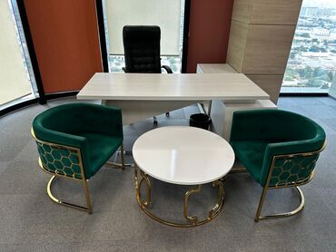 Ofis dəst mebeli: Ofis mebel dəsti Tərkib: - İş masası: L‑şəkilli, geniş iş səthi. Yan — 8