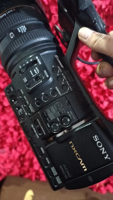 Videokameralar: Sony NXCAM HXR-NX5U/5 (seriya) peşəkar videokamera Xüsusiyyətlər: - G — 7