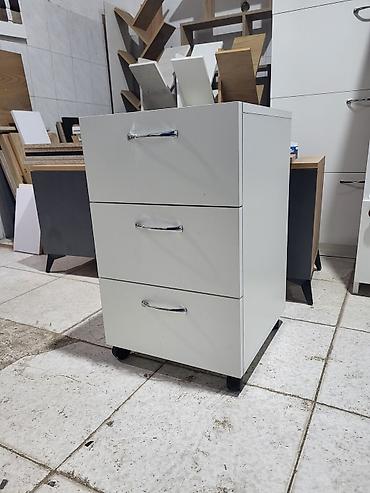 Офисные шкафы: Tumbuckalar yenidir hündürlük 65 sm eni və dərinlik 40 sm . təkərli — 1
