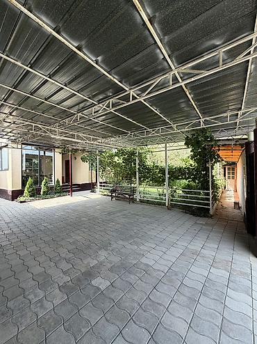 Продаю дом отличное расположение Отличная локация, напротив парка at lalafo.kg Продаю дом отличное расположение Отличная локация, напротив парка