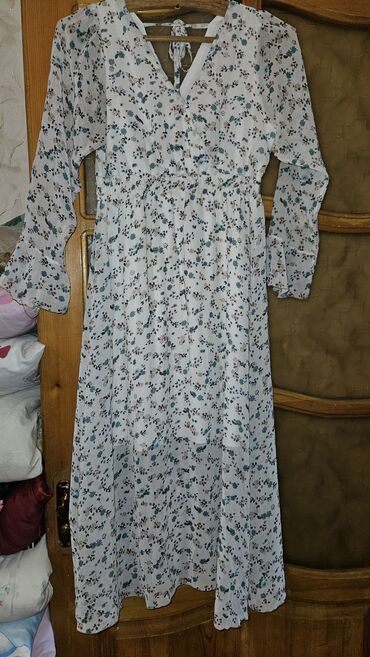 Gündəlik donlar: Qadın geyimləri paketi – 3 ədəd don 1) Ağ əsaslı, iri xallı yay donu — 12