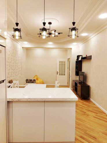 Günlük kirayə mənzillər: 3 otaqlı, Xətai r. r-nu — 4