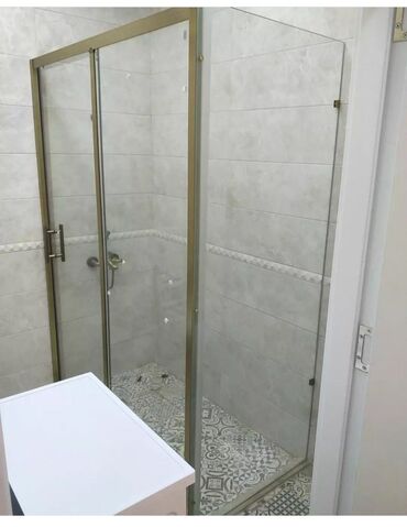 Duş kabinaları, arakəsmələr: Yeni Arakəsmə, Künc üçün, Pulsuz çatdırılma — 12