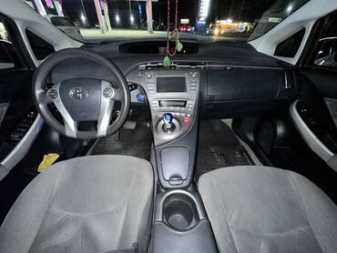 серв 1: Toyota Prius: 2015 г., 1.8 л, Автомат, Гибрид
