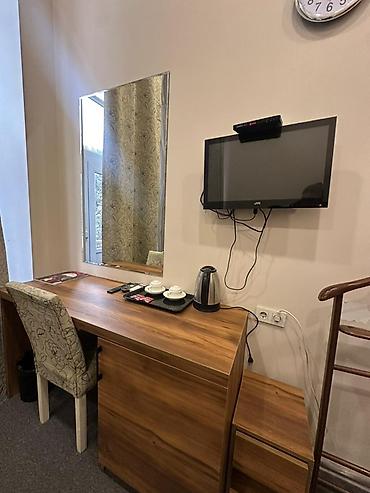 Otaqların günlük kirayəsi: Satılır. 12 otaq üçün mebel komplekti (televizor və kondisioner daxil — 14