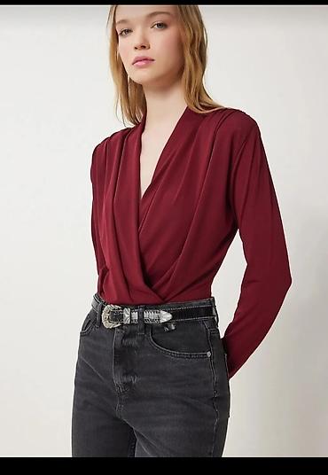 Pencəklər: Ucuz qiymətə hər birinə satıram 1) Qara blazer jakey - Bədən: 34 - — 23