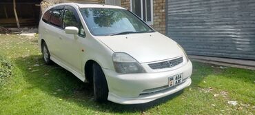 купить хонда стрим: Белый минивэн Honda Stream с обвесом. Кузов оснащен боковыми юбками и