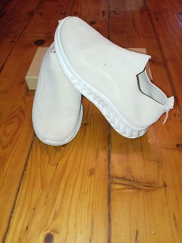 u2 pro: Ağ rəngli slip-on idman ayaqqabısı Razmer 33 - Material: nəfəsalan — 1