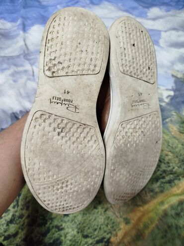 Кроссовки и спортивная обувь: Продаю мужские кросовки 41 размера натуральная кожа лёгкие в хорошем — 10