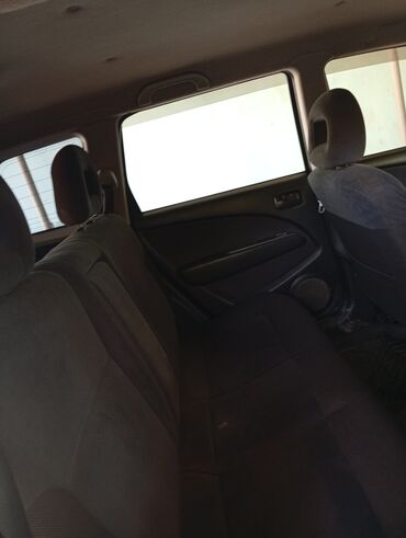 авто с пробегом фольксваген: Mitsubishi Outlander avtomobilinin salonu. Qara rəngli oturacaqlar və