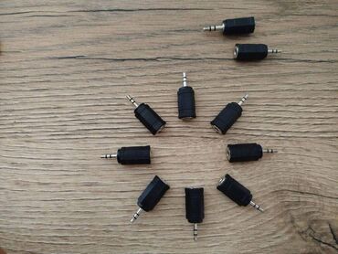 Digər kompüter aksesuarları: Adapter kabel və perexadnik, ötrücü, keçirici; şəkilləri çevirib baxa — 23