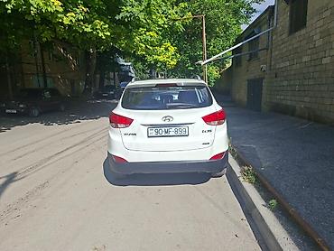 hyundai ıx35: Hyundai ix35, ağ rəng, 4WD (tam ötürücülü) krossover. Xüsusiyyətlər — 4