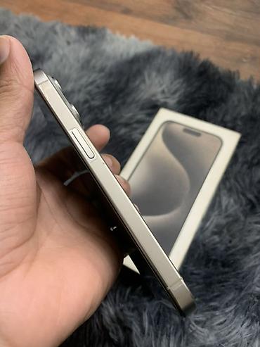 ayfon 14: IPhone 15 Pro (Titanium), цвет — светлый/натуральный титан. В — 2