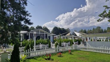 элитный дом ош: Батир, А | Chaika Resort, Сары-Ой, Балдар аянтчасы, Унаа токтотуучу жай, унаа туруучу жай, Коргоодогу аймак