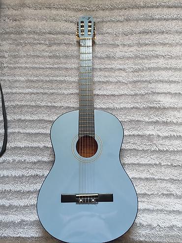 Klassik gitara. Üstündə çexolu verilir. Pula ehtiyac olduğu üçün lalafo.az -da Klassik gitara. Üstündə çexolu verilir. Pula ehtiyac olduğu üçün