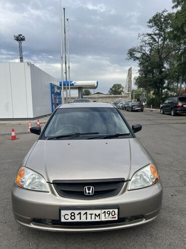 Honda: Продается автомобиль Honda Civic в кузове седан, серебристого цвета