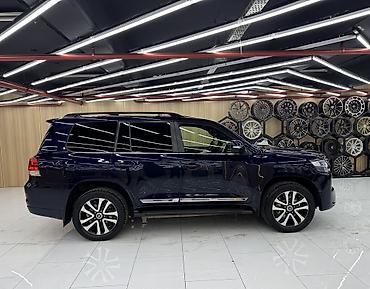 Toyota: Toyota Land Cruiser: 2019 г., 5.7 л, Автомат, Бензин, Внедорожник — 7